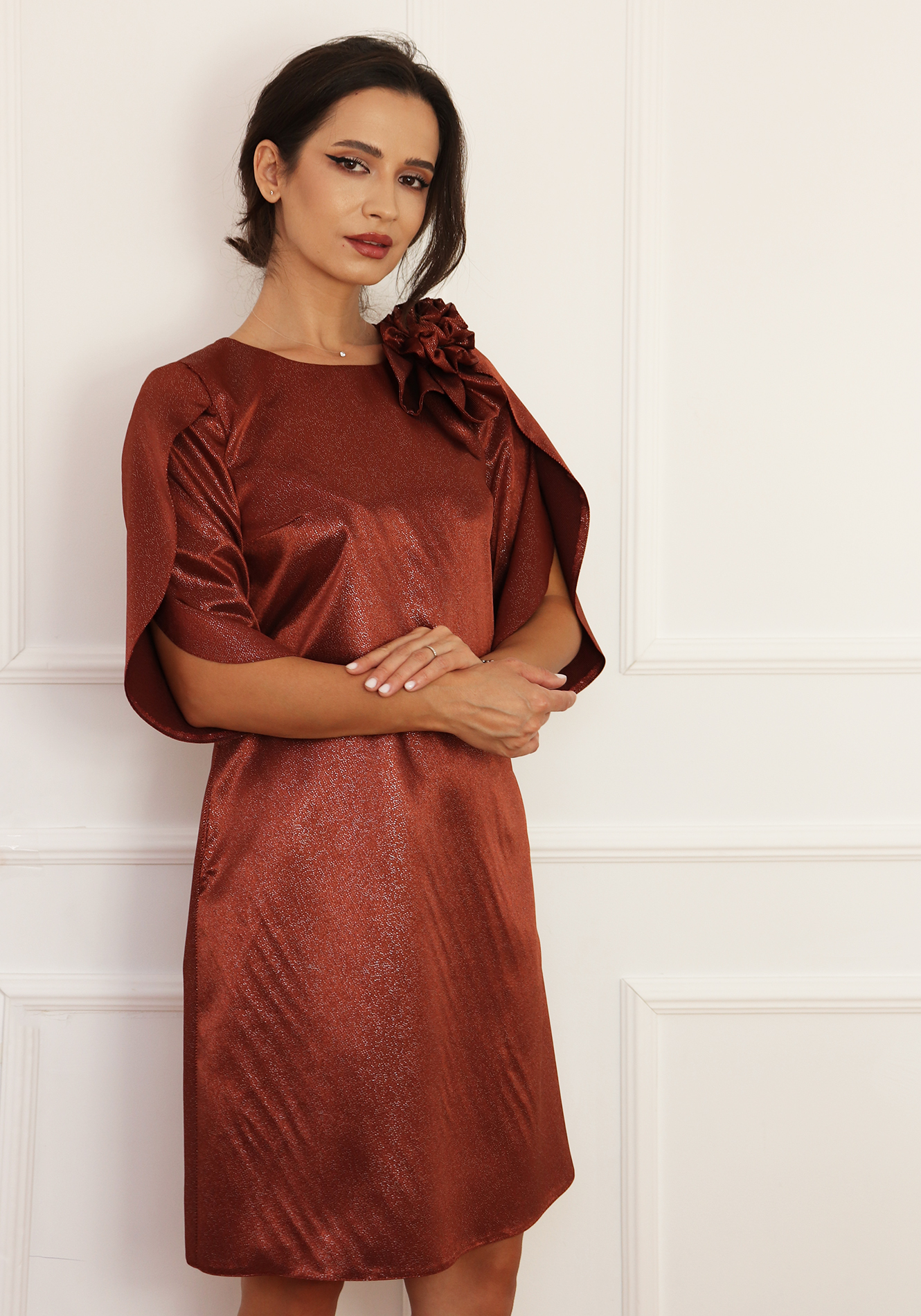 Rochie-lejera-cu-trandafir-decorativ-1-4 Rochie lejera cu trandafir decorativ - imagine 1