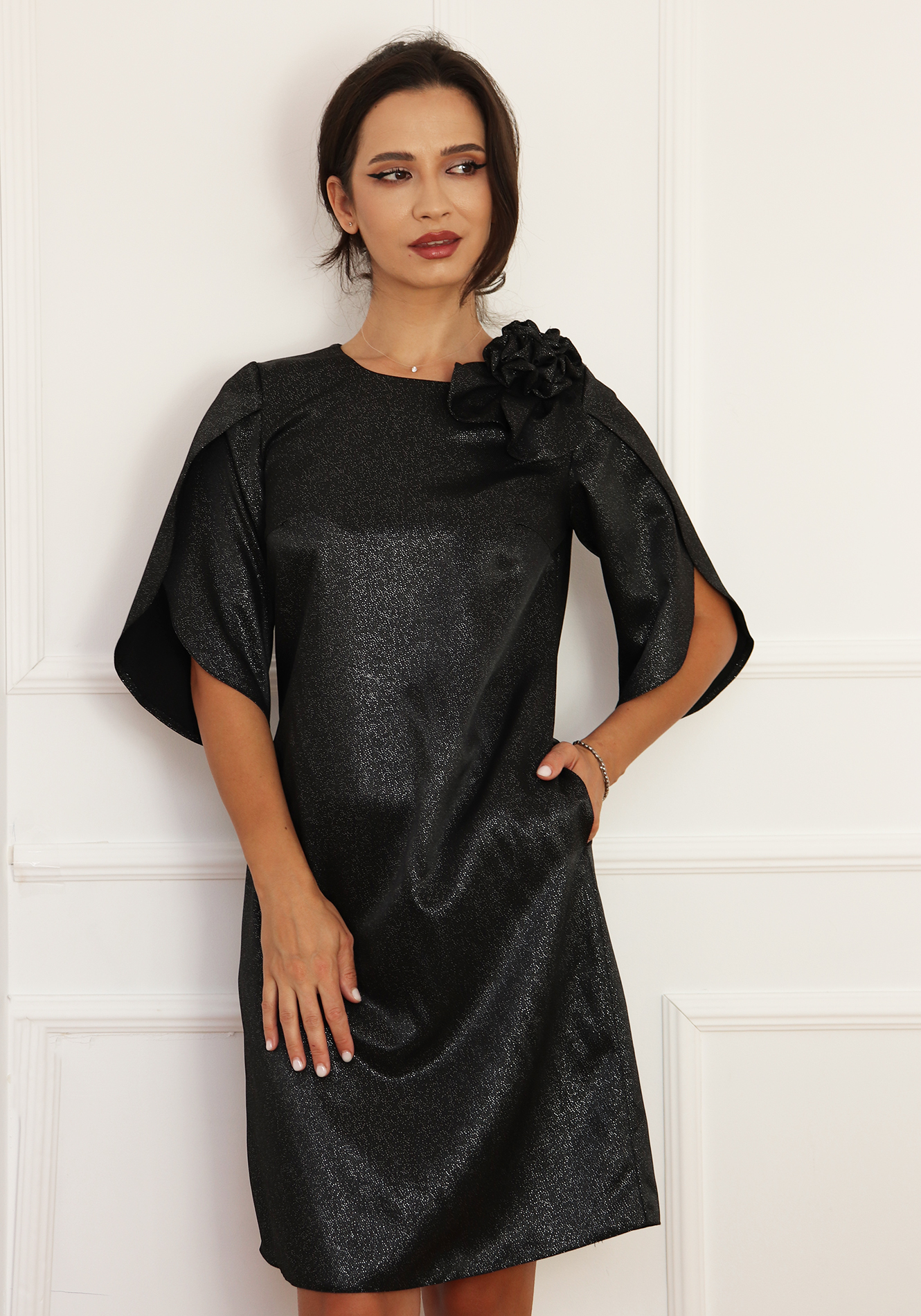 Rochie-lejera-cu-trandafir-decorativ-4-6 Rochie lejera cu trandafir decorativ - imagine 1