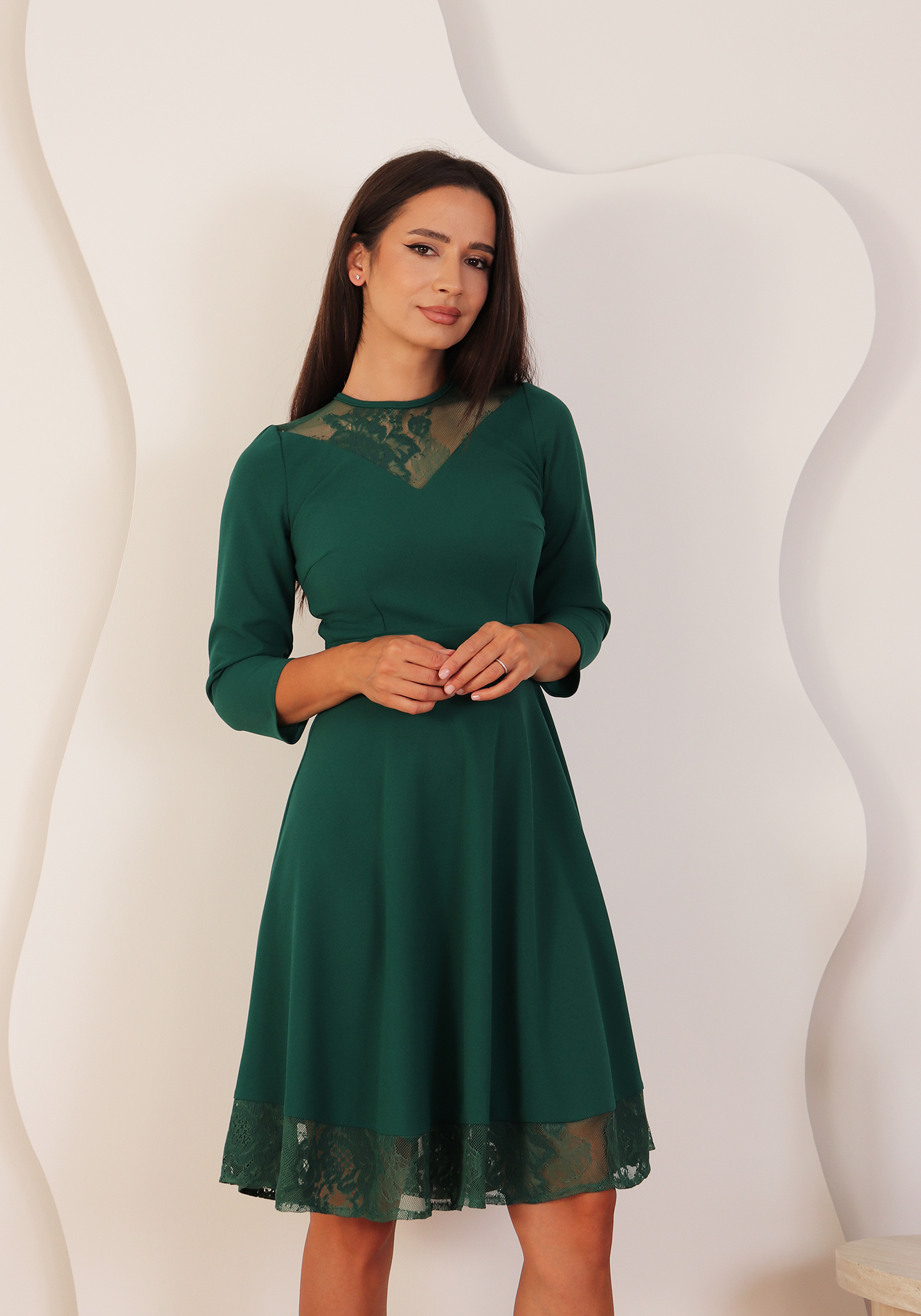 Rochie-clos-verde-ro5226-1 Rochie clos cu insertii din dantela - imagine 1